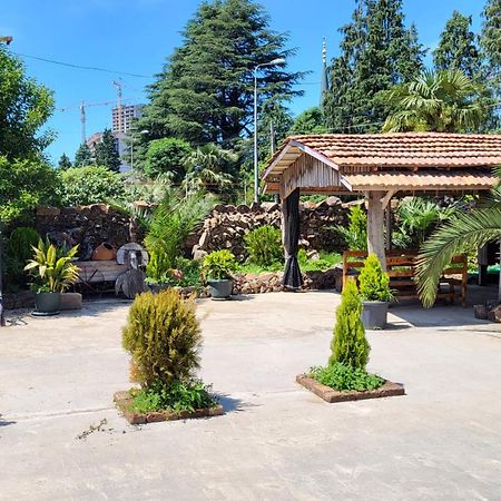 Guesthouse Gocha Beridze บาทูมิ ภายนอก รูปภาพ